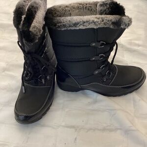 JANICE Waterproof Boots ( Size: 10 M) (PREOWNED)
